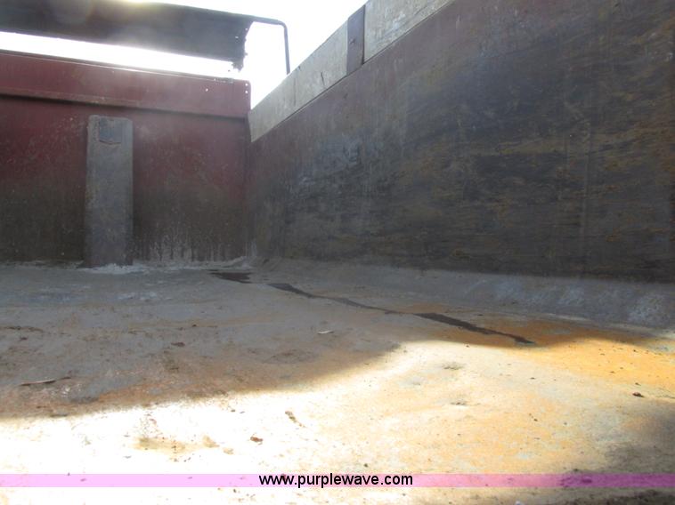 image for item BS9225 1989 Ford LT8000 dump truck