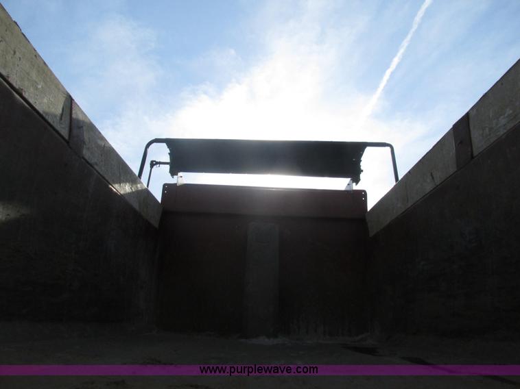 image for item BS9225 1989 Ford LT8000 dump truck