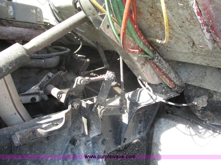 image for item BS9225 1989 Ford LT8000 dump truck