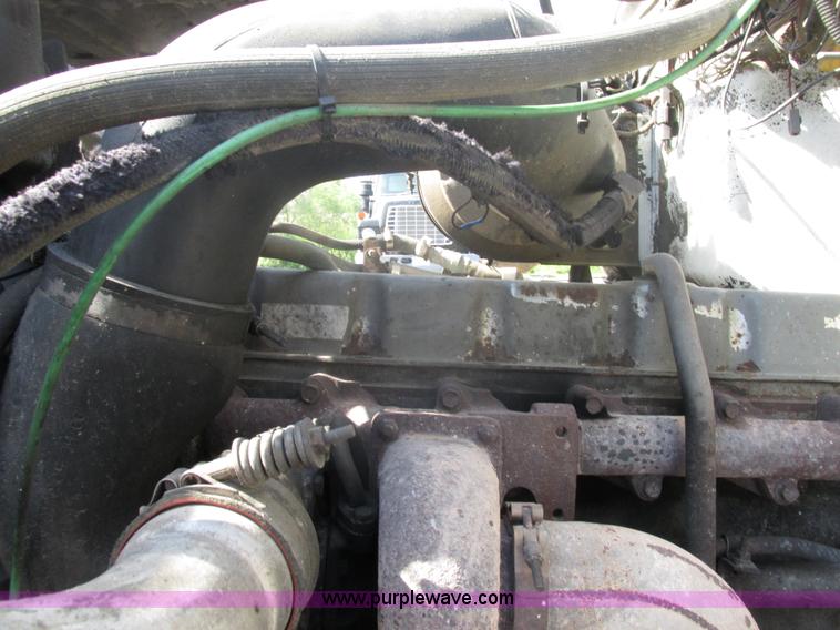 image for item BS9225 1989 Ford LT8000 dump truck