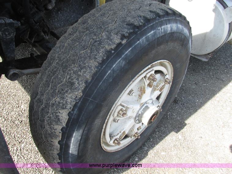 image for item BS9225 1989 Ford LT8000 dump truck