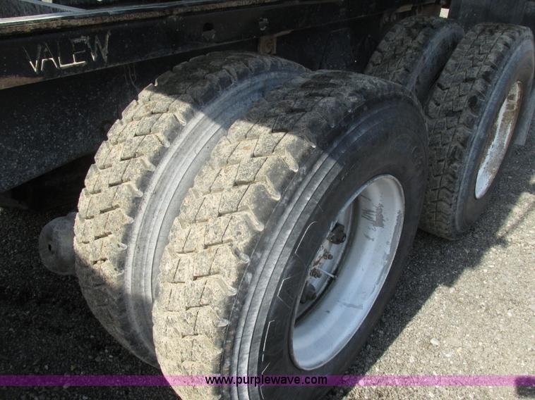 image for item BS9225 1989 Ford LT8000 dump truck