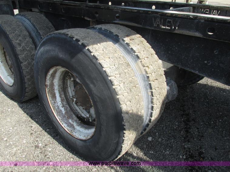 image for item BS9225 1989 Ford LT8000 dump truck