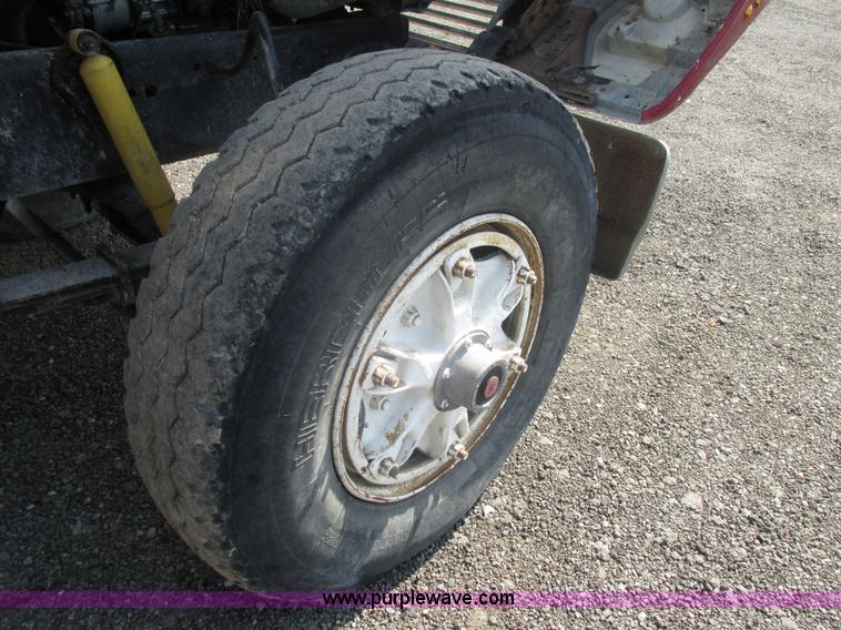 image for item BS9225 1989 Ford LT8000 dump truck