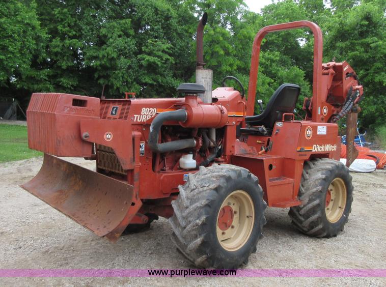 image for item D2455 2000 Ditch Witch 8020T vibratory cable plow