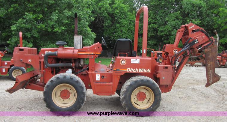 image for item D2455 2000 Ditch Witch 8020T vibratory cable plow