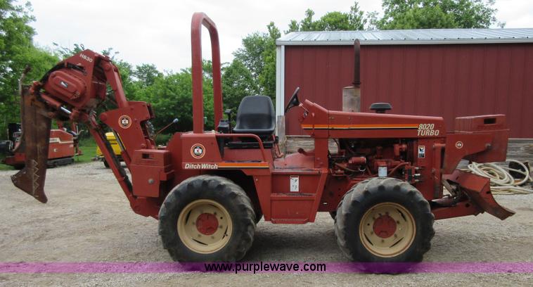 image for item D2455 2000 Ditch Witch 8020T vibratory cable plow