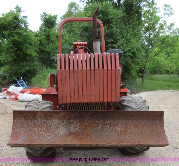 image for item D2455 2000 Ditch Witch 8020T vibratory cable plow