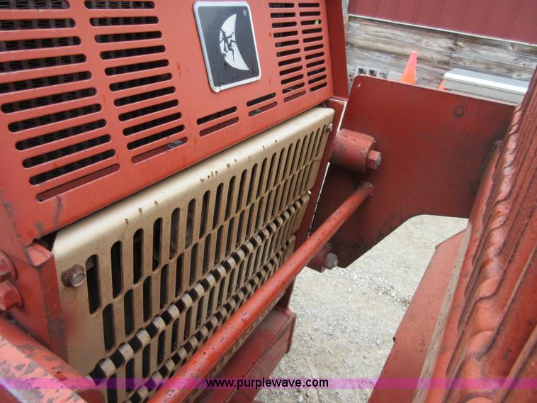 image for item D2455 2000 Ditch Witch 8020T vibratory cable plow