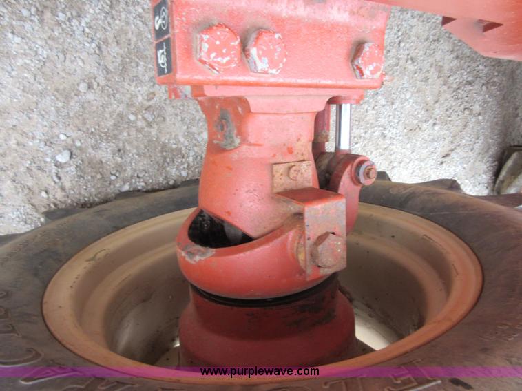 image for item D2455 2000 Ditch Witch 8020T vibratory cable plow