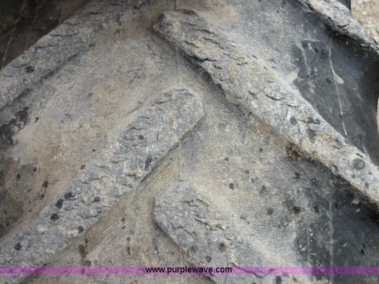 image for item D2455 2000 Ditch Witch 8020T vibratory cable plow