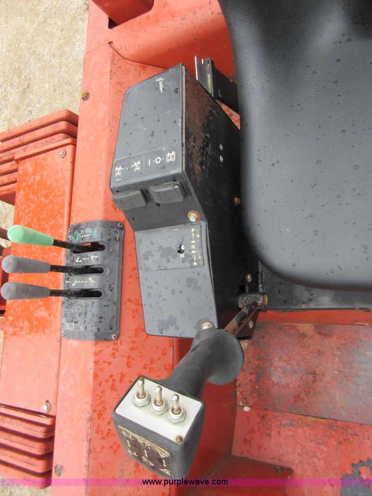 image for item D2455 2000 Ditch Witch 8020T vibratory cable plow