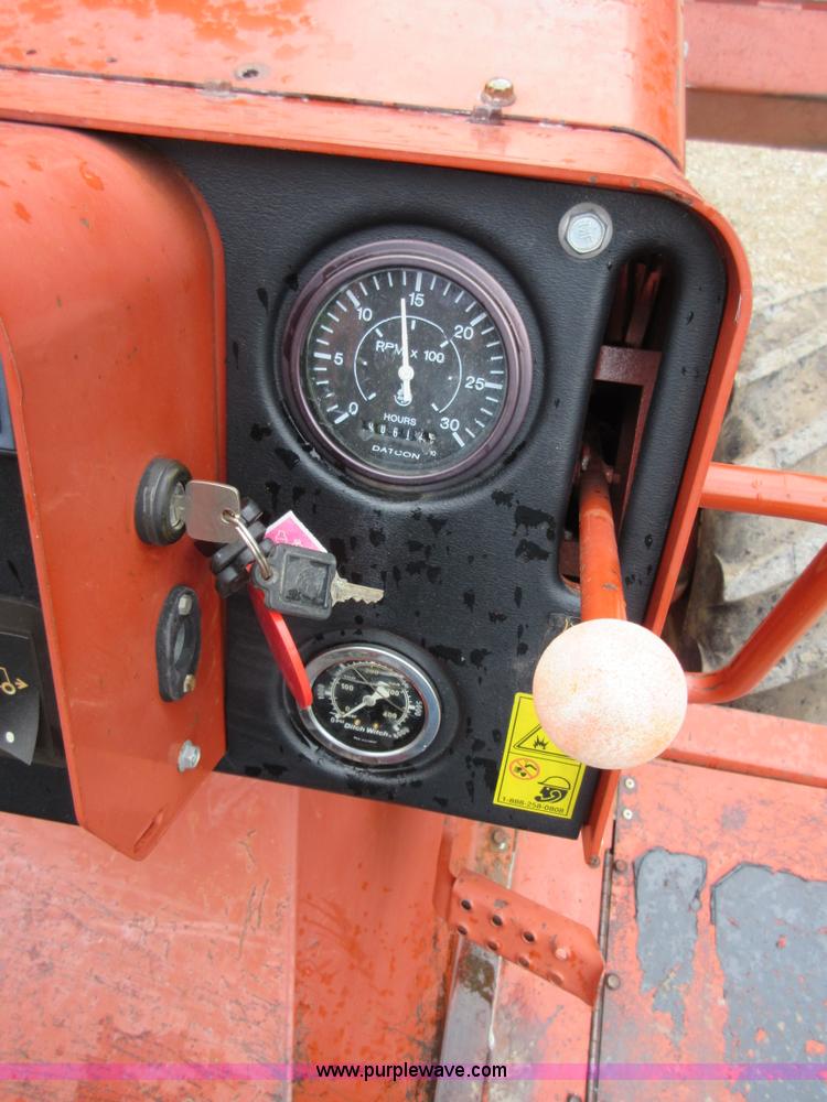 image for item D2455 2000 Ditch Witch 8020T vibratory cable plow