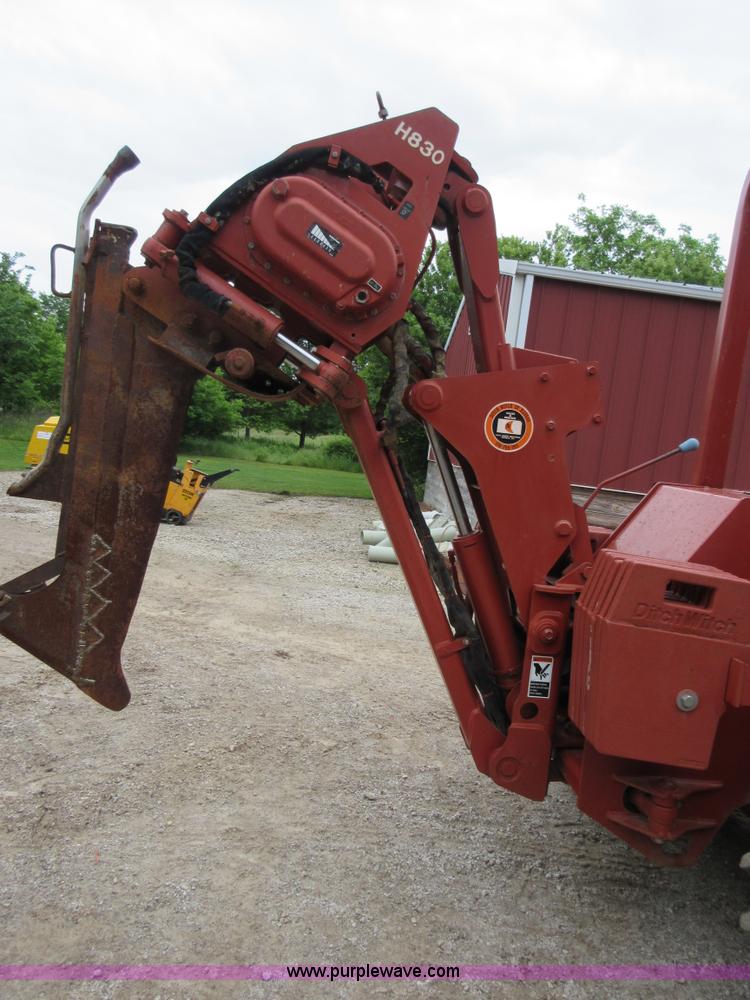 image for item D2455 2000 Ditch Witch 8020T vibratory cable plow