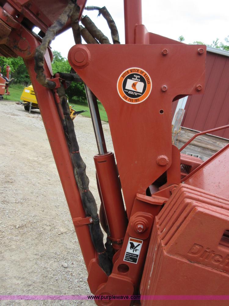 image for item D2455 2000 Ditch Witch 8020T vibratory cable plow