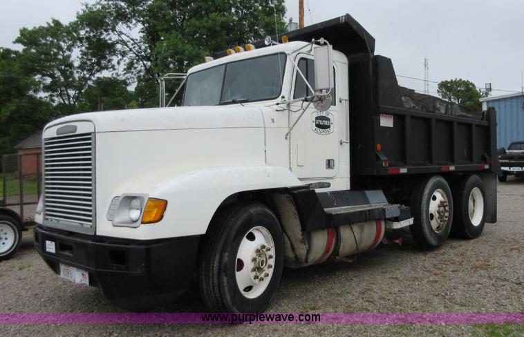 image for item D2466 1996 Freightliner FLD dump truck
