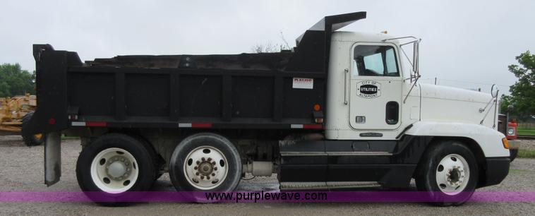 image for item D2466 1996 Freightliner FLD dump truck