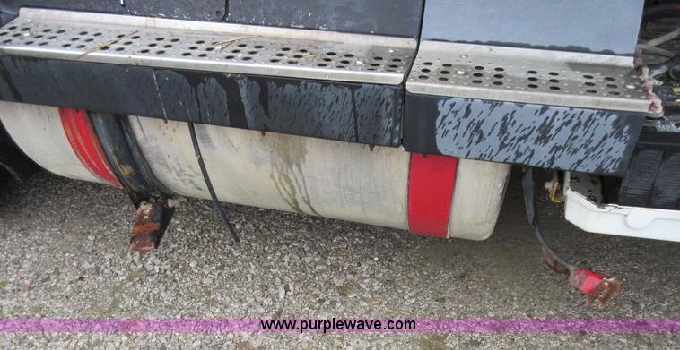 image for item D2466 1996 Freightliner FLD dump truck