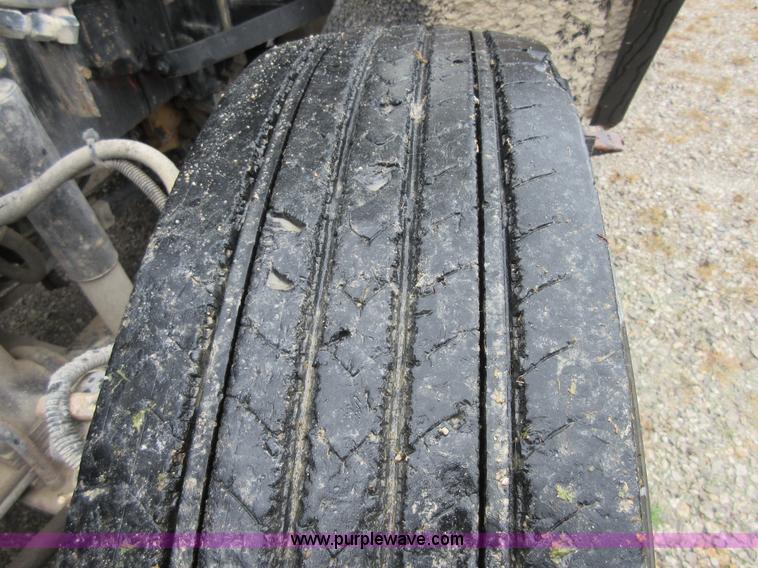 image for item D2466 1996 Freightliner FLD dump truck