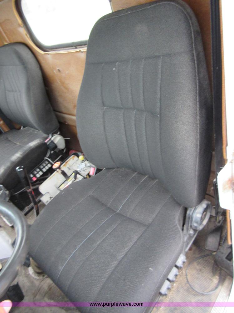 image for item D2466 1996 Freightliner FLD dump truck