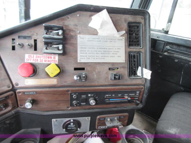 image for item D2466 1996 Freightliner FLD dump truck