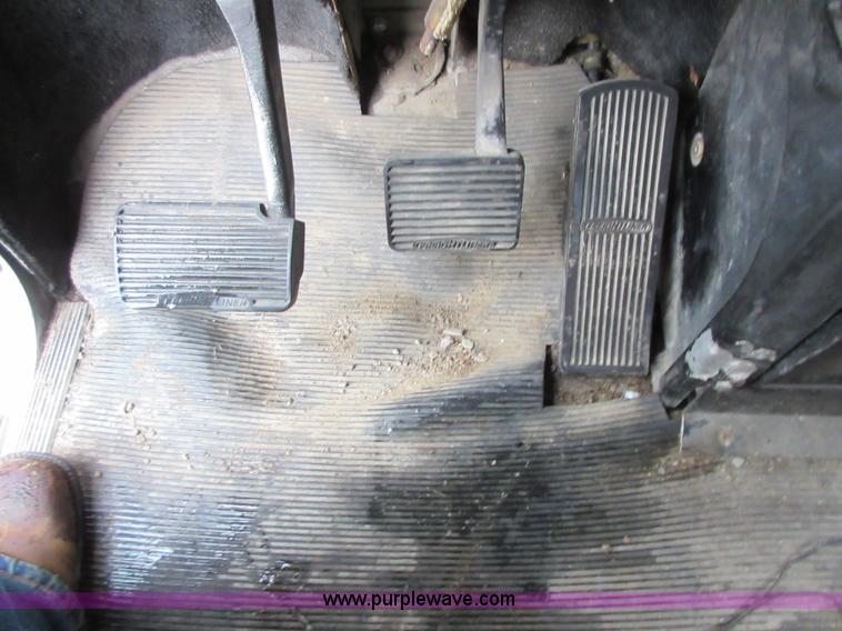 image for item D2466 1996 Freightliner FLD dump truck