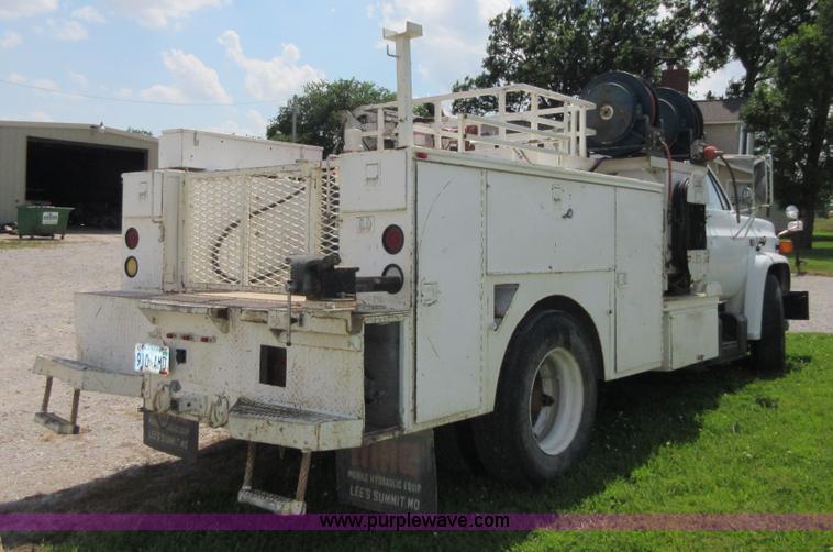 image for item D2473 1990 GMC TopKick 7000 service truck