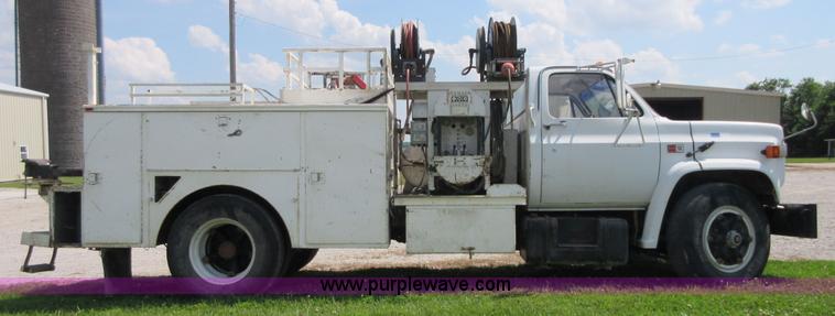 image for item D2473 1990 GMC TopKick 7000 service truck