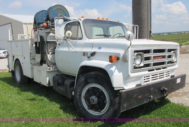 image for item D2473 1990 GMC TopKick 7000 service truck