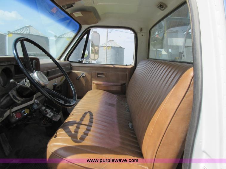 image for item D2473 1990 GMC TopKick 7000 service truck