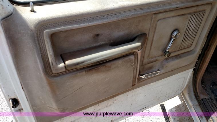 image for item F7825 1984 Ford F350 utility truck