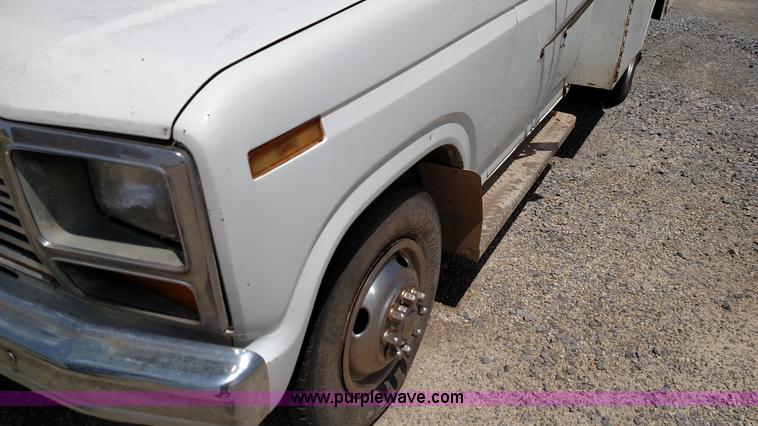 image for item F7825 1984 Ford F350 utility truck