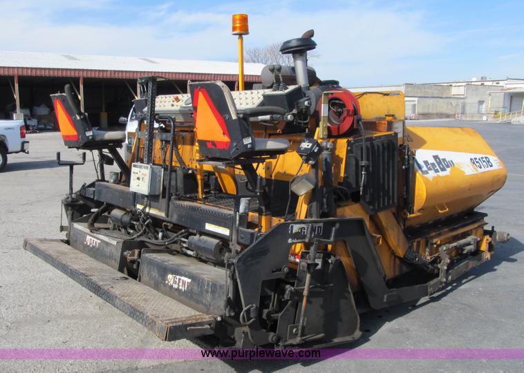 image for item F8966 2010 LeeBoy 8515B paver