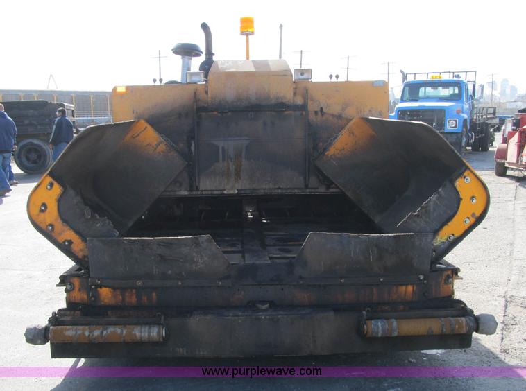 image for item F8966 2010 LeeBoy 8515B paver