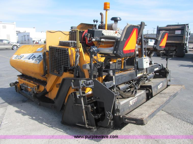 image for item F8966 2010 LeeBoy 8515B paver