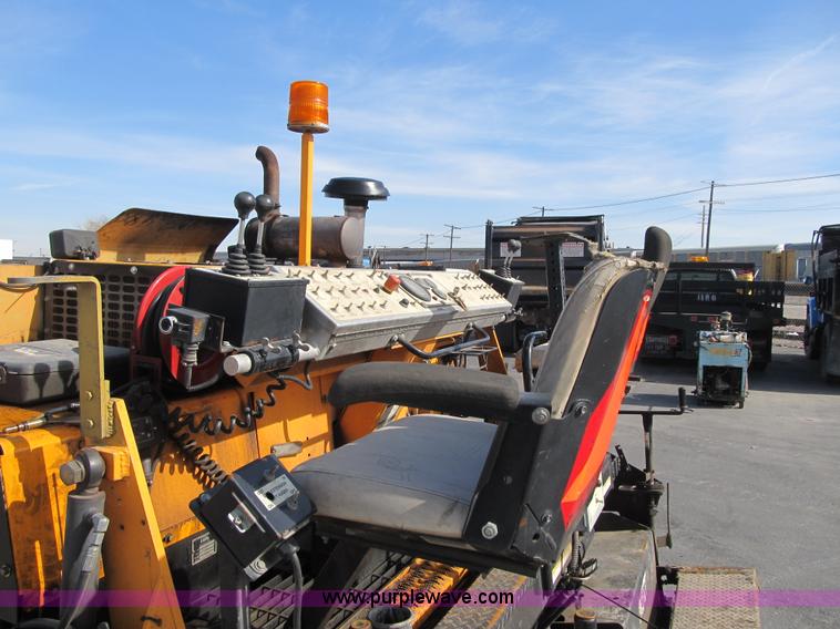 image for item F8966 2010 LeeBoy 8515B paver