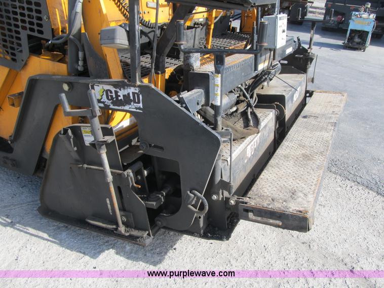 image for item F8966 2010 LeeBoy 8515B paver