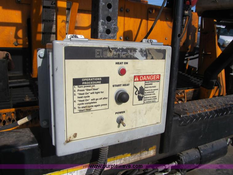 image for item F8966 2010 LeeBoy 8515B paver