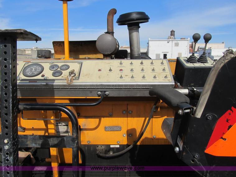 image for item F8966 2010 LeeBoy 8515B paver