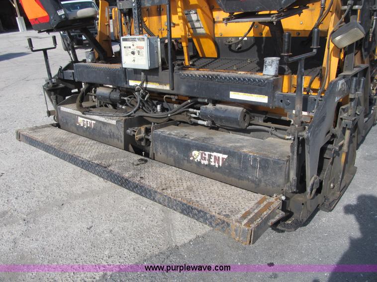image for item F8966 2010 LeeBoy 8515B paver