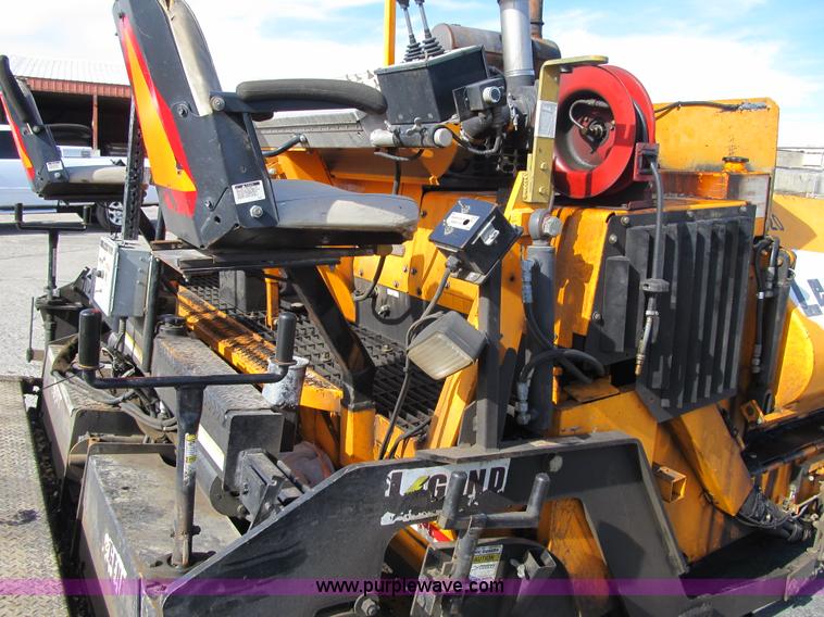 image for item F8966 2010 LeeBoy 8515B paver
