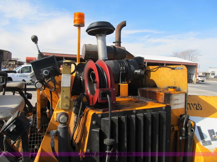image for item F8966 2010 LeeBoy 8515B paver