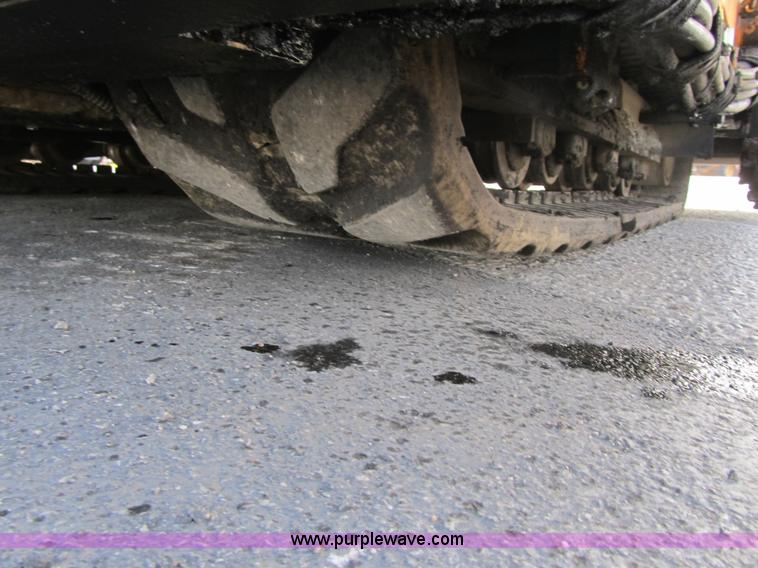 image for item F8966 2010 LeeBoy 8515B paver