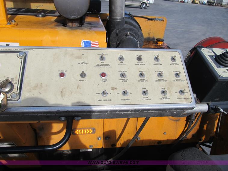 image for item F8966 2010 LeeBoy 8515B paver