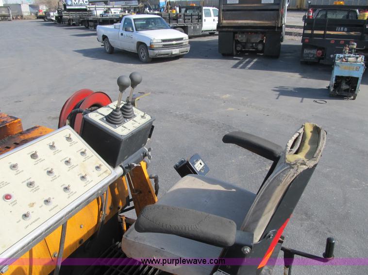 image for item F8966 2010 LeeBoy 8515B paver