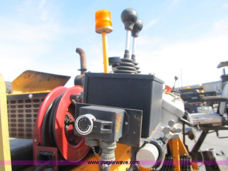 image for item F8966 2010 LeeBoy 8515B paver