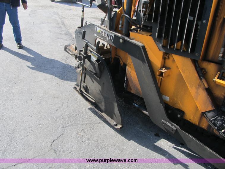 image for item F8966 2010 LeeBoy 8515B paver