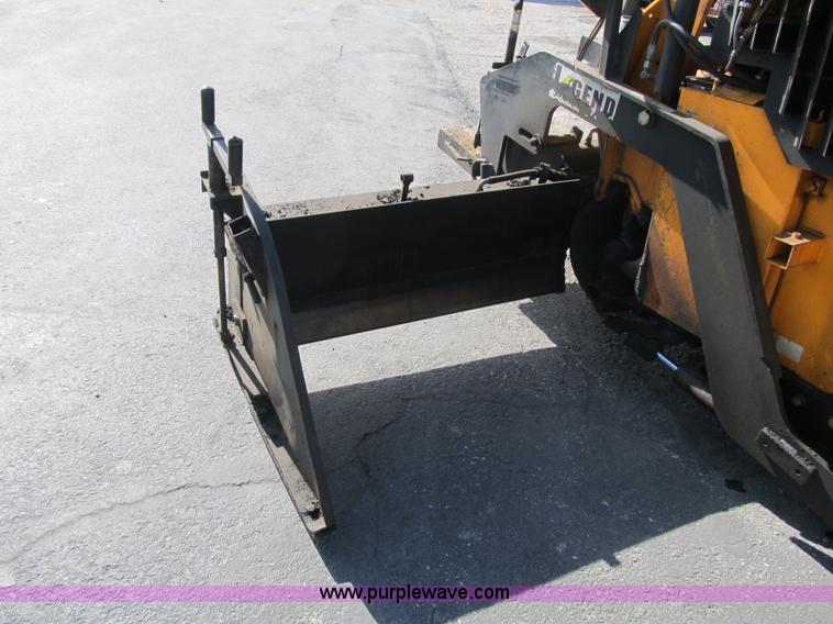 image for item F8966 2010 LeeBoy 8515B paver