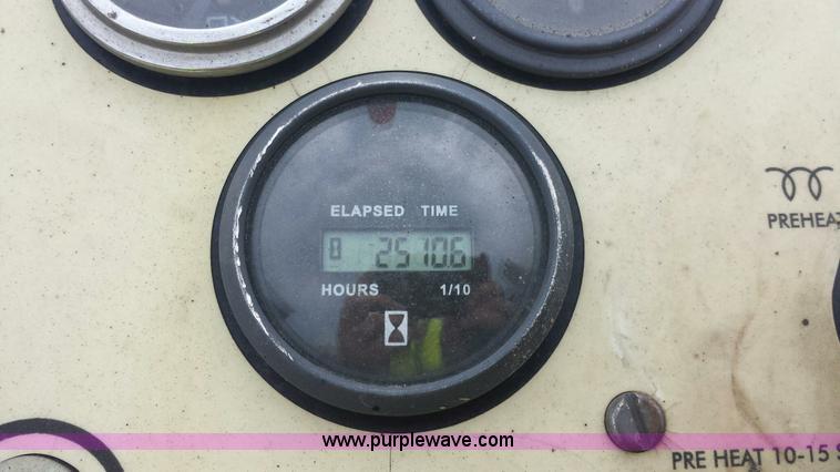 image for item F8966 2010 LeeBoy 8515B paver