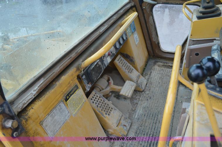 image for item G3602 1995 Caterpillar 963B track loader
